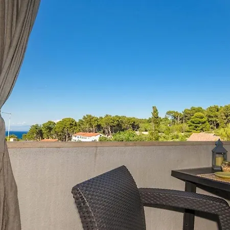 Complex 32 Lussingrande