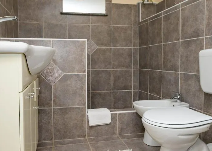 Complex 32 招待所